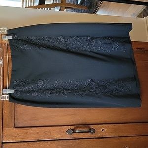 Banana Republic 100% Wool Embroidered Skirt EUC Size 6